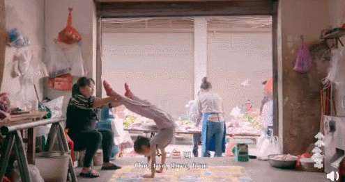 賈玲的新電影太好哭了，那些2021年曾溫暖過世界的凡人英雄，背後的故事我不敢看......