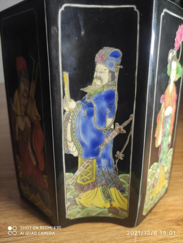 清雍正黑地五彩八仙過海八面筆筒雍正五彩瓷中精品存世幾件