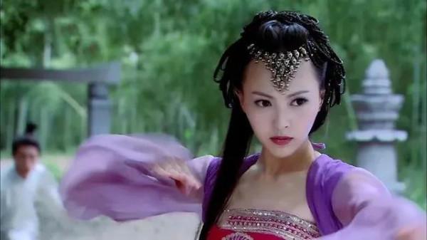 《仙劍三》時期的唐嫣有多美？薄紗微滑，一顰一笑蠱惑人心