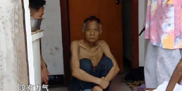 15歲女孩輟學照顧父親，結果父親“割腎救妻”竟是彌天大謊？