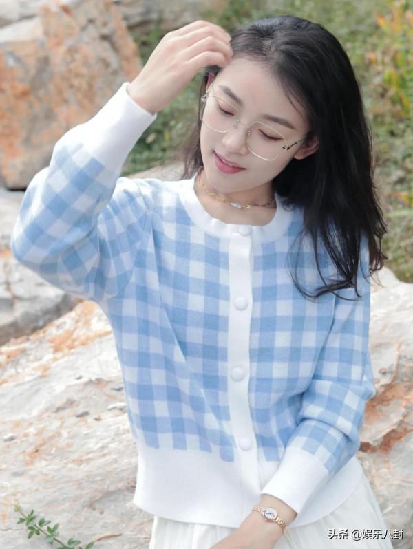 願你眼裡有光，照亮前方的路，是我一慣喜歡的藍白色