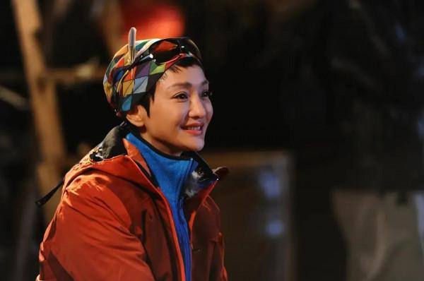 用每年一張劇照的形式，呈現周迅17歲至47歲出道30年的容貌變化