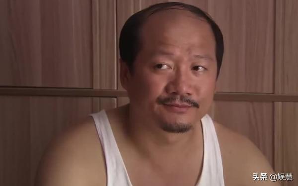 《鄉村愛情14》殺青戲曝光，謝廣坤一家貼春聯放鞭炮齊賀新年