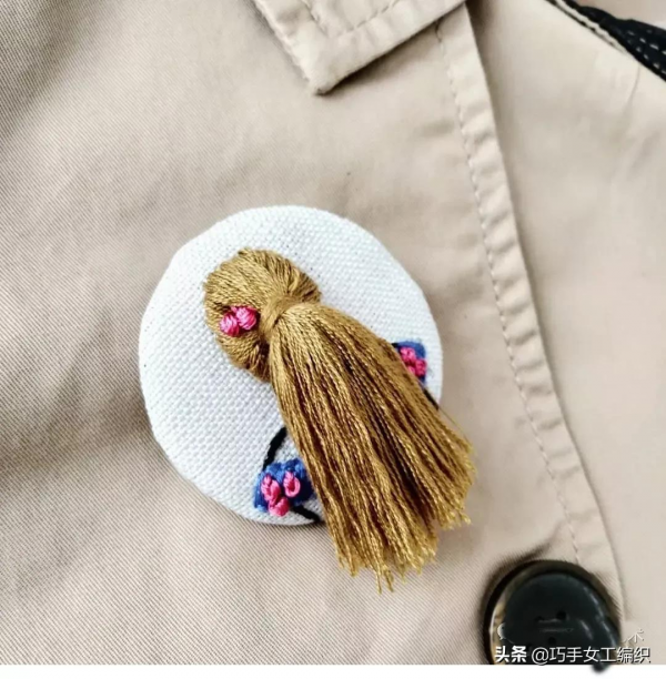 像真發一樣可以編的髮型都能繡出來，如此立體的繡法怎麼能錯過