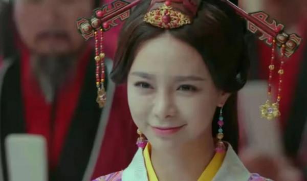 整容臉充斥電視劇，臉部僵硬，下巴像錐子，個個不能細看​