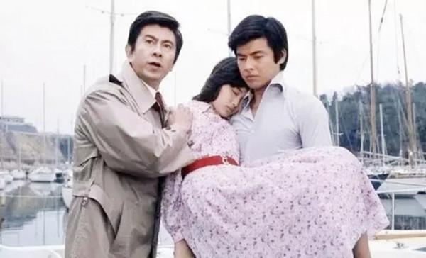 宇津井健的曠世戀：愛妻患病40年不離不棄，83歲去世當天娶了初戀