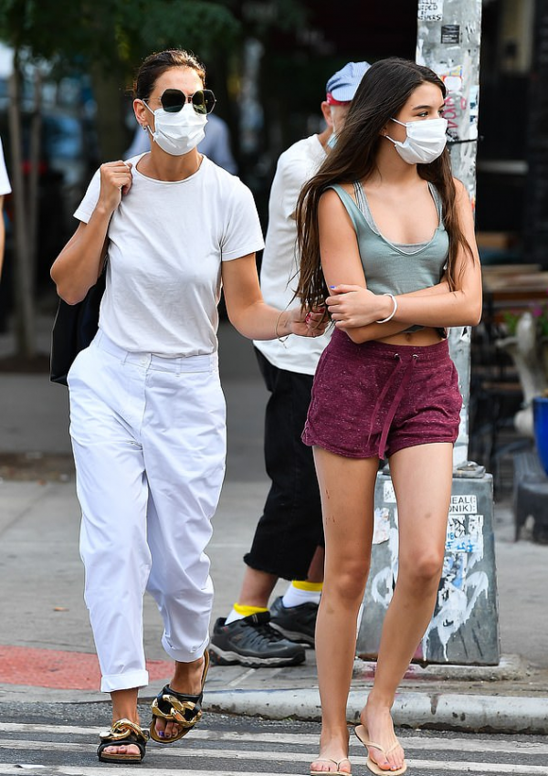 阿湯哥罕見亮相引熱議！發胖太多差點沒認出，15歲女兒小蘇瑞超美