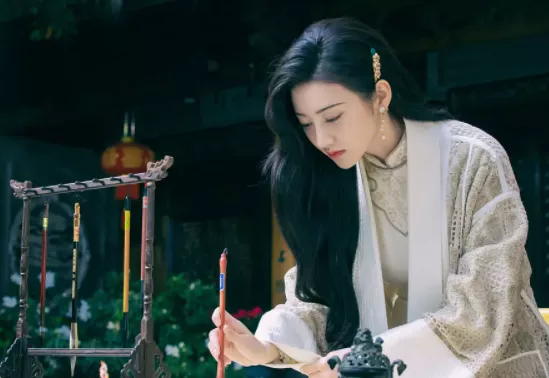 都是靠臉吃飯，憑啥她被嘲？