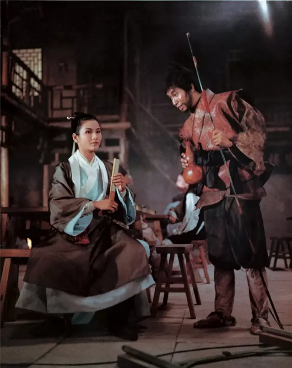 《大醉俠》幕後故事：邵逸夫差點燒掉樣片，成龍在裡面跑龍套