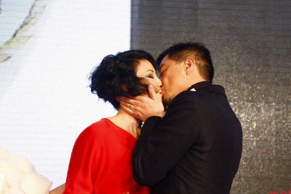 謝霆鋒愛過的6個女人,都是“姐姐輩”,最大大他8歲,最小3個月 謝霆鋒愛過的6個女人,都是“姐姐輩”,最大大他8歲,最小3個月