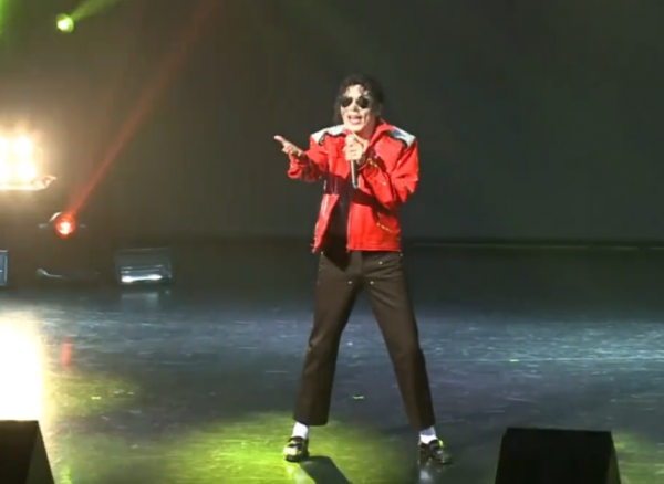 河南小夥模仿邁克爾傑克遜爆火，簽約好萊塢，走上人生巔峰