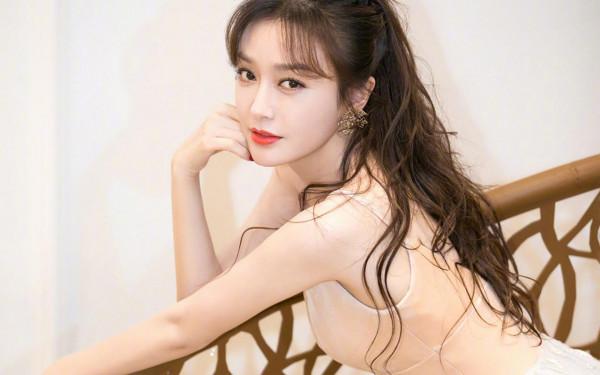 仙氣十足的美女明星秦嵐桌面高畫質桌布