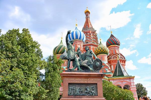 瓦西里昇天教堂：俄羅斯異國風景建築標誌