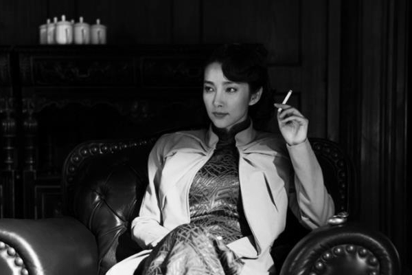 美國派女特工，計劃在華執行任務，哪料陷入中國男子美男計