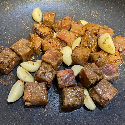 十分鐘快手菜黑椒口蘑牛肉粒，比外賣強