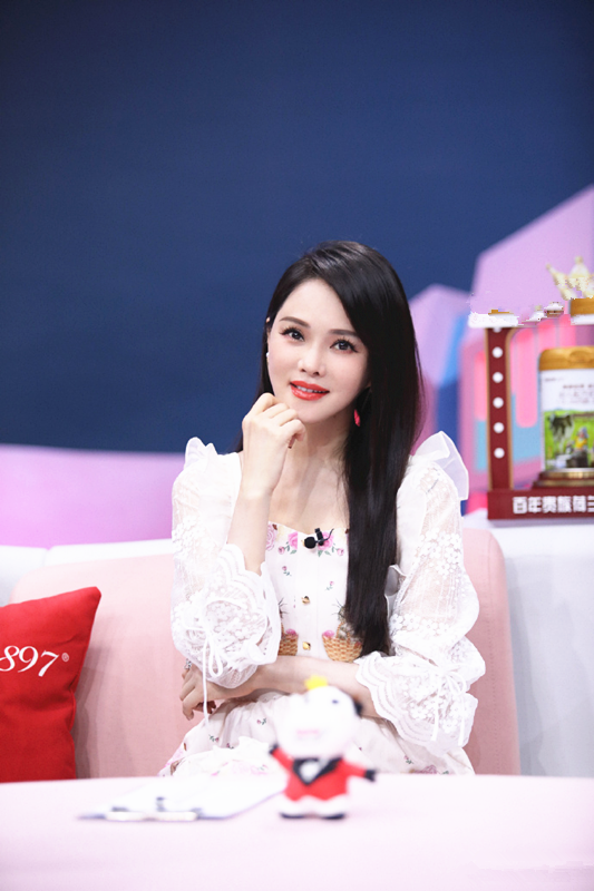 伊能靜和張繼科同框,穿紫色一字肩如少女,不愧是“凍齡女神” 伊能靜和張繼科同框,穿紫色一字肩如少女,不愧是“凍齡女神”