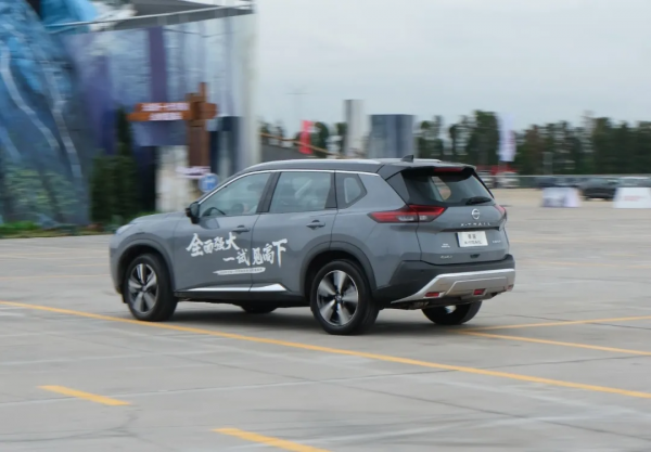 1.5T馬力200匹,這臺合資SUV火了20年,換代後卻遭網友瘋狂diss 1.5T馬力200匹,這臺合資SUV火了20年,換代後卻遭網友瘋狂diss