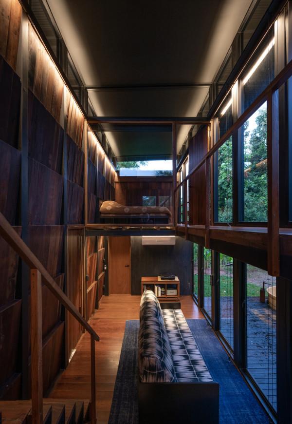 鋼結構與舊木材構築的度假小屋:在標準化構件中尋求個性化表達 鋼結構與舊木材構築的度假小屋:在標準化構件中尋求個性化表達