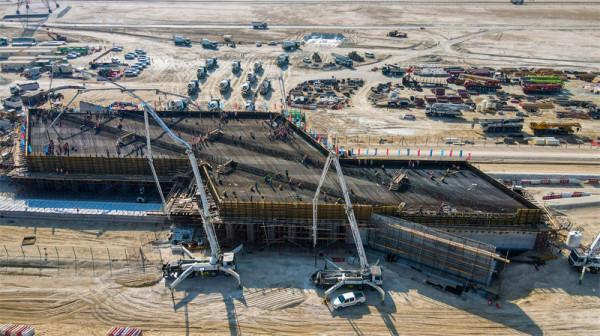 中企承建阿聯酋鐵路二期創單次澆築新紀錄 中企承建阿聯酋鐵路二期創單次澆築新紀錄