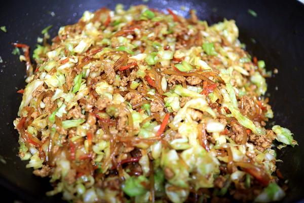 醬香濃郁的豬肉粉條包子,這麼做倍兒香,玩兒似的吃3個沒過癮 醬香濃郁的豬肉粉條包子,這麼做倍兒香,玩兒似的吃3個沒過癮