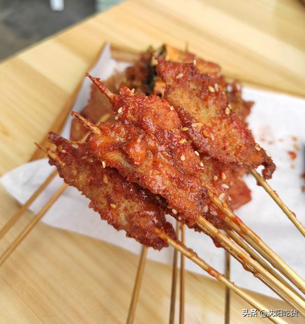 每次看到炸串店裡的自制雞排,自制牛排,都忍不住要嘗一嘗 每次看到炸串店裡的自制雞排,自制牛排,都忍不住要嘗一嘗