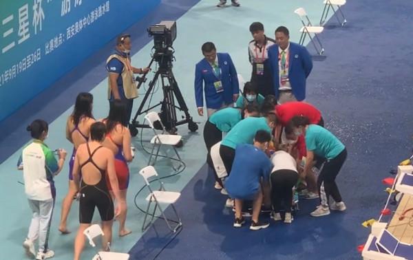 全運會 | 揪心!全運游泳賽場突發狀況 遼寧隊邱鈺涵短暫暈厥被急救 全運會 | 揪心!全運游泳賽場突發狀況 遼寧隊邱鈺涵短暫暈厥被急救