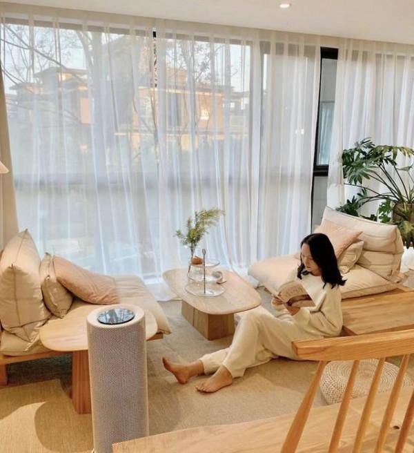 誠心建議：再買房一定買“橫廳”戶型，學她家裝成中古風，超有品