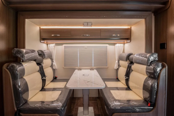 大水大電＋全車高配 誰能有此名號？鳳凰依維柯雙拓展C型請求出戰