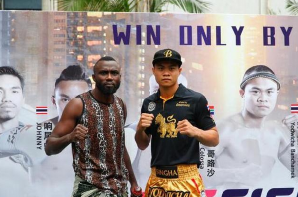 中國女孩，不顧反對遠嫁黑人拳手，生2娃遭拋棄，今生活一地雞毛