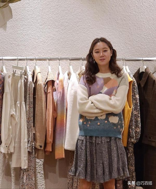 孔孝真最新照片釋出，各種保暖單品齊上陣，時尚感一點不輸小年輕