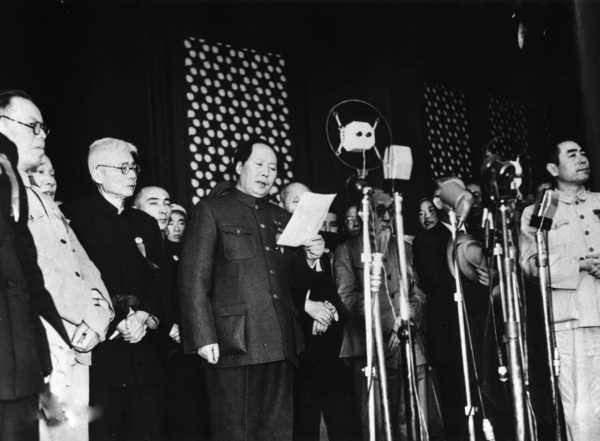 1949年,在開國大典上倒水的40名女子,她們有何特殊身份? 1949年,在開國大典上倒水的40名女子,她們有何特殊身份?