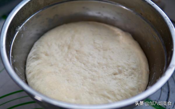 原來炸油條很簡單，想吃就做，個個空心蓬鬆，金黃酥脆，教您方法