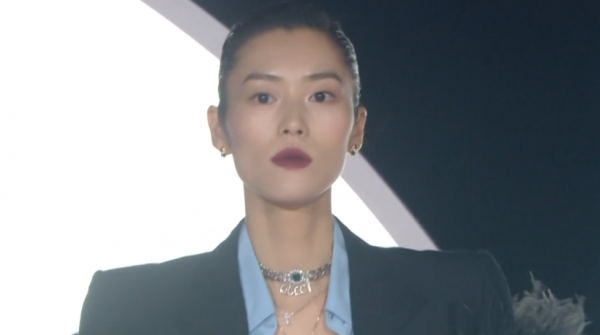 GQ沙灘紅毯來了!熱巴雀斑妝迷人,baby仙裙迎戰,關曉彤造型失策 GQ沙灘紅毯來了!熱巴雀斑妝迷人,baby仙裙迎戰,關曉彤造型失策