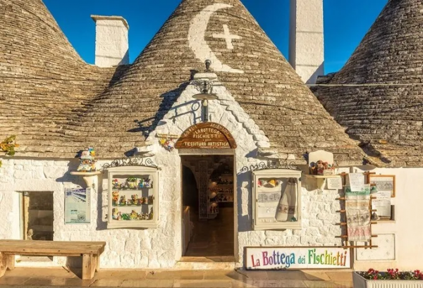 童話中的“蘑菇村”,藍白相間的童話世界 童話中的“蘑菇村”,藍白相間的童話世界