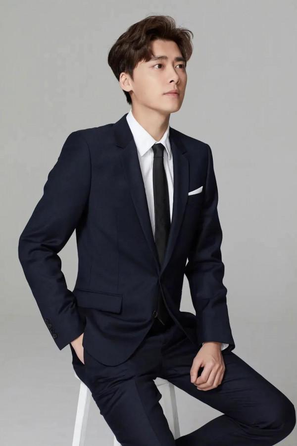 頂級男神李易峰，簡直帥成一道光