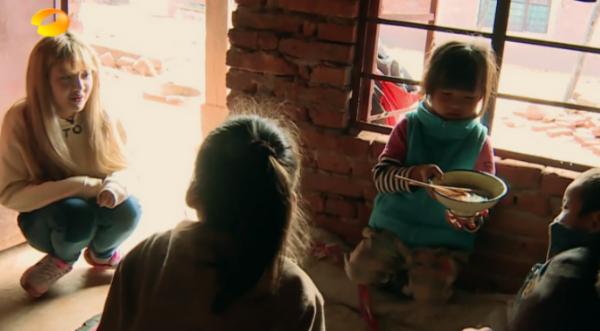 22歲網紅韓安冉的開掛人生：已結過3次婚，生孩子也要全程直播