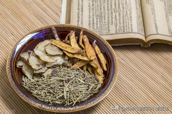 痛風慢性期，用啥中藥排酸溶石緩解症狀？醫生：黃芪桂枝五物湯