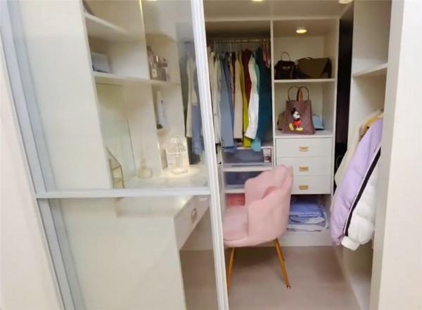 姑娘買下28㎡小家，利用2米9層高做夾層臥室，一個人住也太爽了