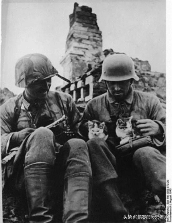 珍貴老照片:上海青幫三巨頭、練習機關槍的老太太、朴槿惠的母親 珍貴老照片:上海青幫三巨頭、練習機關槍的老太太、朴槿惠的母親