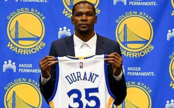 足以改變聯盟格局的8次換隊！詹姆斯3次霸榜，狼王、科比也在其中