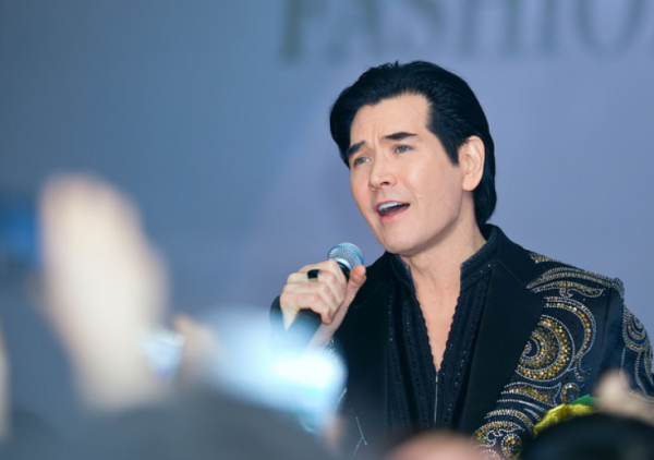 “少女收割機”費翔，4任女友全是頂級美女，為何卻堅持不婚？