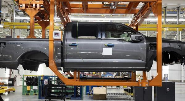 ​首批福特F-150 Lightning預生產,定位電動皮卡,越野效能強悍 ​首批福特F-150 Lightning預生產,定位電動皮卡,越野效能強悍