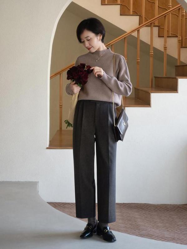 牛仔褲大勢已去,“中縫闊腿褲”才是2022年的流行款,時髦高階 牛仔褲大勢已去,“中縫闊腿褲”才是2022年的流行款,時髦高階