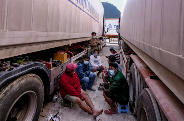 越南5000車農產品堵在諒山,司機稱從未見過如此場面 越南5000車農產品堵在諒山,司機稱從未見過如此場面