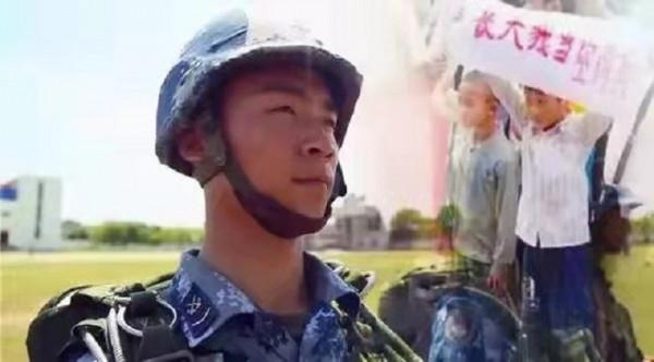 13年前，那個“長大我當空降兵”的地震男孩程強，後來當上了嗎？