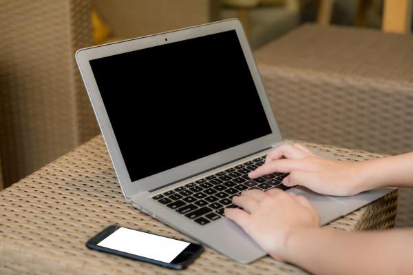 筆記本發熱太嚴重?13個超實用散熱技巧,你知道幾個 筆記本發熱太嚴重?13個超實用散熱技巧,你知道幾個