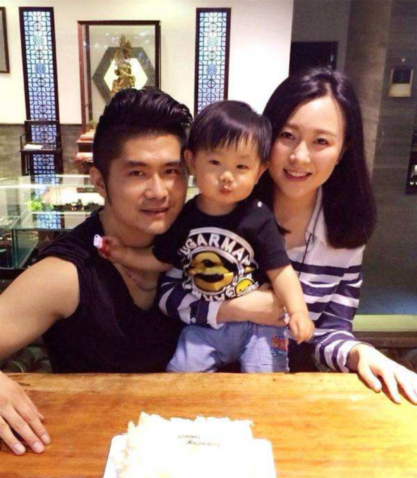 “潘長江女兒”潘陽：父親力捧也不紅，嫁給10億富商，成豪門闊太