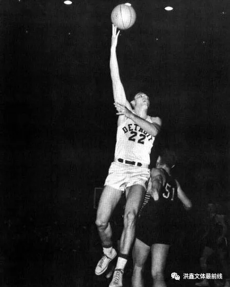 作為 1970 年代尼克斯隊的核心和靈魂人物，是一名防守型終結者