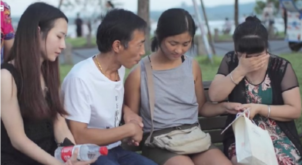 女嬰出生六天被遺棄街頭，經美國夫婦收養長大，20年後回國尋親