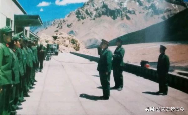 1988年實行新的軍銜制,蘭州軍區正、副司令員,授予什麼軍銜? 1988年實行新的軍銜制,蘭州軍區正、副司令員,授予什麼軍銜?